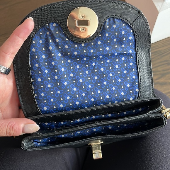 Adjustable Tory Burch cross body bag! - Picture 3 of 4
